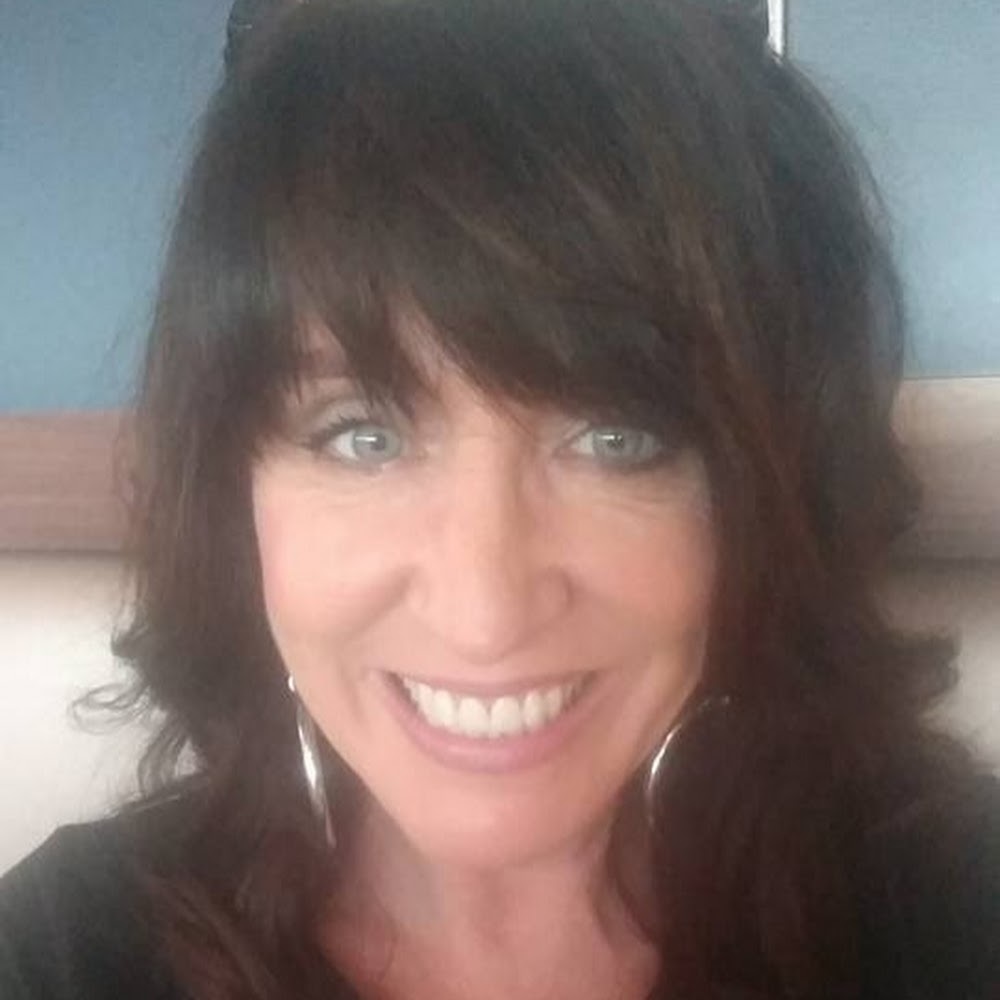 Meet your Posher, Adelia